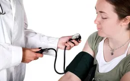 10 biểu hiện báo hiệu huyết áp thấp