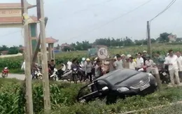 Tàu hỏa húc văng ô tô, 3 người thoát chết