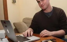 Giả gái để giành lại iPhone