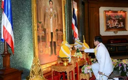 Nhà Vua Thái phê chuẩn Hiến pháp lâm thời của chính quyền quân sự