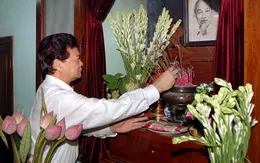 Thủ tướng dâng hương tưởng niệm Bác Hồ