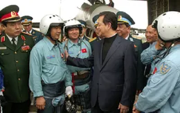 Thủ tướng thăm Trung đoàn Không quân 923