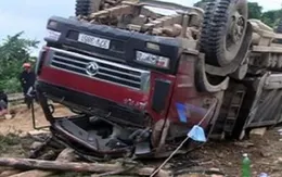 Xét xử sơ thẩm vụ lật  xe gỗ tại Nghệ An