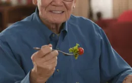 Đối phó với hiện tượng nghẹn ở người cao tuổi