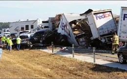 95 ô tô đâm liên hoàn ở Mỹ