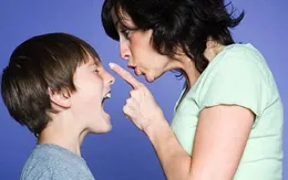 Rèn luyện phép lịch sự trước người lạ cho trẻ 