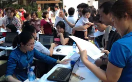 Chen nhau mua tour giá rẻ 