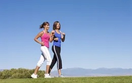 Tích cực đi bộ hàng ngày để bảo vệ sức khỏe