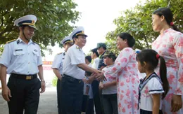 Triển lãm ảnh “Biển đảo xa mà gần”.