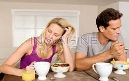 Anh ấy gọi tôi bằng tên người cũ!