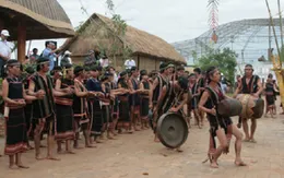 Đồng bào dân tộc thiểu số góp ý sửa đổi Hiến pháp 1992 