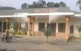 Tàu trật bánh, hàng nghìn hành khách mắc kẹt 