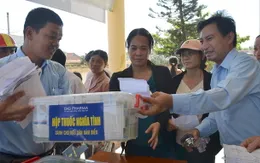 Trao tặng 100 hộp thuốc cho ngư dân Lý Sơn