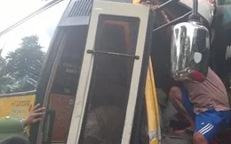 Hai xe khách đối đầu, tài xế mắc kẹt nhiều giờ trên ghế lái