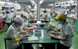 Đề xuất tăng lương tối thiểu: Doanh nghiệp sợ, người lao động thờ ơ   