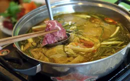 Hai món lẩu ngoại cực đắt khách ở Hà Nội