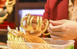 Giá vàng thế giới tăng nhẹ trở lại nhờ lực cầu bắt đáy, nhà đầu tư chờ đợi dữ liệu kinh tế Mỹ