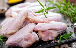 Việt Nam chi 200 - 300 triệu USD mỗi năm nhập gà đông lạnh