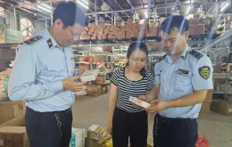 Hà Nội: Phát hiện mỹ phẩm lậu, đồ chơi trẻ em vi phạm ở La Phù