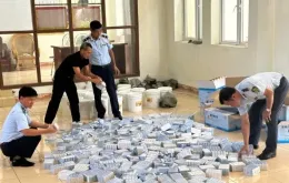 Đột kích kho hàng ở Móng Cái, phát hiện hơn 5.000 tuýp thuốc trị ngứa và 400 lít siro nhập lậu