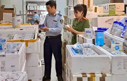 Phát hiện kho hàng lậu chứa hàng nghìn sản phẩm sữa, mỹ phẩm tại Hà Nội