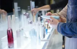 Ngành làm đẹp toàn cầu gặp khó vì thuế quan
