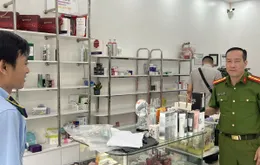 Hà Nội mạnh tay xử lý sai phạm mỹ phẩm, cảnh báo người dân không mua hàng trôi nổi