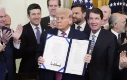 Ông Trump ký ban hành Đạo luật về tiền điện tử stablecoin