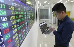 Thanh khoản đạt gần 63.000 tỷ đồng, VN-Index tiếp tục lập đỉnh mới