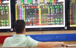 Làn sóng ngân hàng "lấn sân" chứng khoán