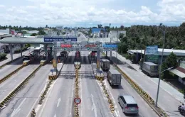 Chưa chuyển đổi tài khoản giao thông, hơn 3 triệu ô tô nguy cơ "mắc kẹt" tại trạm thu phí