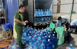Phát hiện xưởng sản xuất nước khoáng Lavie giả quy mô lớn tại Hà Nội