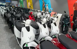 Xe máy điện “nóng dần” trước lộ trình hạn chế xe xăng