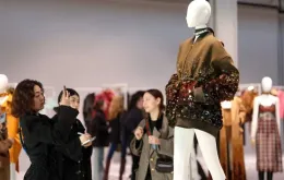 Các thương hiệu xa xỉ toàn cầu "chìm" trong cơn lốc giảm giá