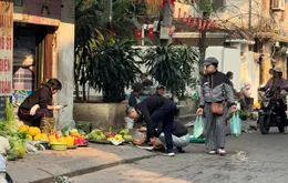 Hà Nội xoá bỏ chợ cóc, tiểu thương lo kế sinh nhai