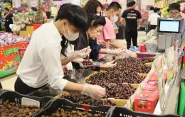 Chợ truyền thống vắng khách, “chợ Tết online” nhộn nhịp