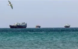 Hơn 10% đội tàu container toàn cầu bị kẹt ở eo biển Hormuz