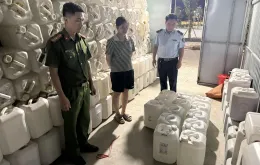 Phát hiện, xử lý cơ sở kinh doanh 400 lít rượu không rõ nguồn gốc