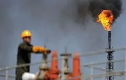 IEA: Lượng dầu dự trữ toàn cầu giảm với tốc độ kỷ lục