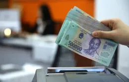 Lãi suất qua đêm giảm về 4,9%/năm