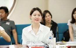 Lee Young Ae nổi bật giữa dàn diễn viên trong phim mới