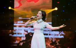 Phạm Thu Hà lay động khán giả với liên khúc nhạc cách mạng