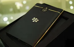 Quy trình mạ vàng chiếc BlackBerry Passport