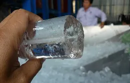 Nguy hại khôn lường từ nước đá bẩn
