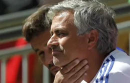 Mourinho mỉa mai Arsenal chơi "đổ bê tông"