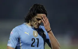 Cavani dính thẻ đỏ vì… “tát yêu” đối thủ