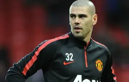 Cáu tiết vì chồng bị cho ra rìa, vợ Valdes công kích sự vô cảm của Man Utd