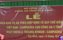 Bàn giao 2 vụ án vận chuyển tiền trái phép cho công an Campuchia