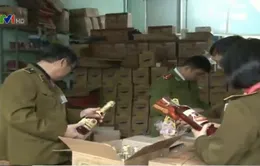 Hà Nội: Bắt quả tang và thu giữ hơn 20.000 chai rượu lậu