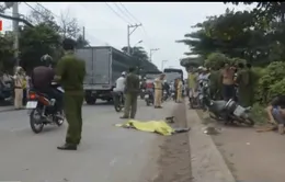 Xe ô tô tông hai mẹ con thương vong rồi bỏ chạy